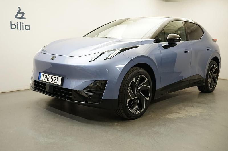 Blå Begagnad 2024 Lynk & Co 02 SUV | 434 900 kr - Bild 1/4