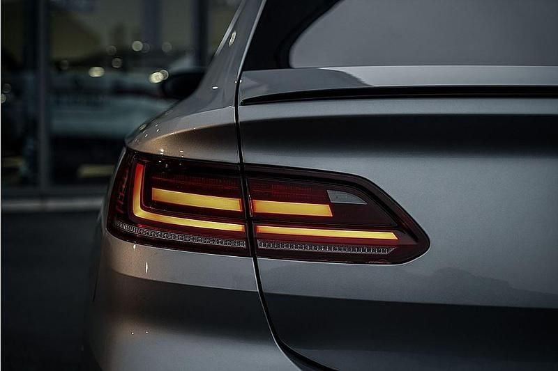 Begagnad VW Arteon R-line 190 HK (139 kW) 2018 Silver Halvkombi