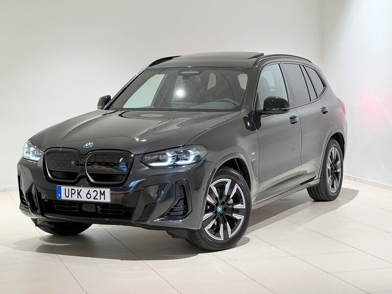 Grå Ny 2024 BMW iX3 M Sport SUV | 659 000 kr (Dyr) - Bild 1/4
