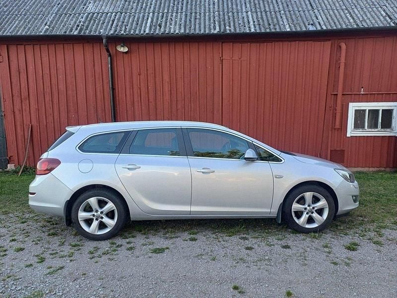 Grå Begagnad 2011 Opel Astra Enjoy Kombi | 35 000 kr (Bra pris) - Bild 1/4