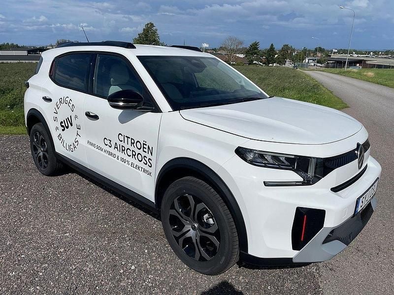 Vit Ny 2025 Citroën C3 Aircross PureTech SUV | 236 600 kr (Marknadspris) - Bild 1/4