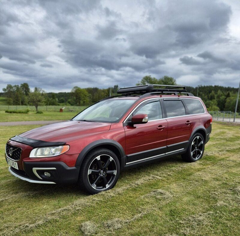 Röd Begagnad 2014 Volvo XC70 Momentum SUV | 122 900 kr (Bra pris) - Bild 1/4