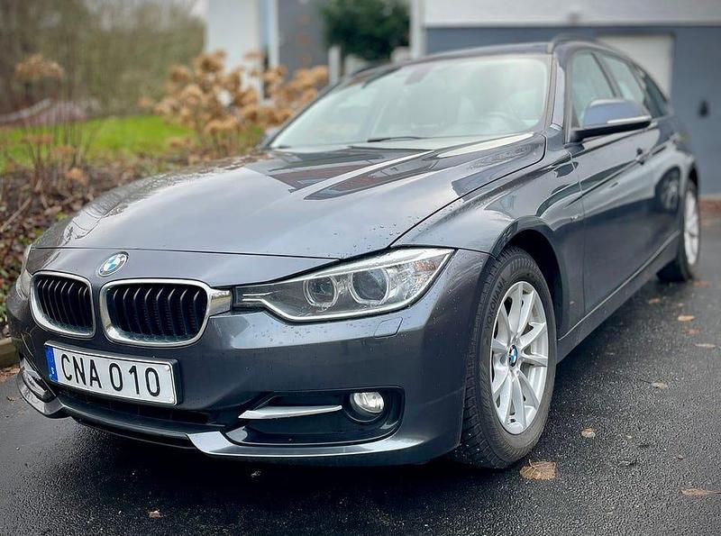 Gråmetallic Begagnad 2015 BMW 318 Kombi | 98 000 kr (Marknadspris) - Bild 1/4