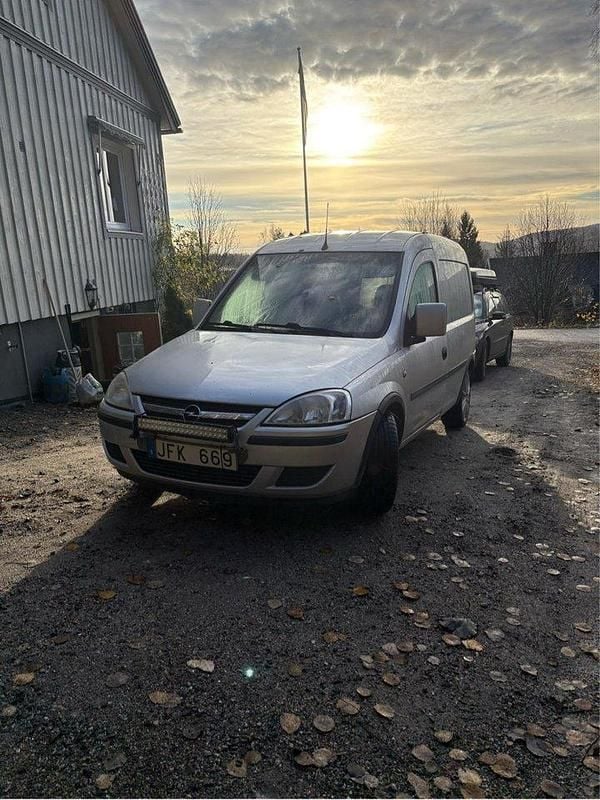Grå Begagnad 2007 Opel Combo Van | 21 000 kr (Bra pris) - Bild 1/4