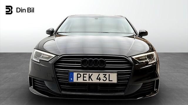 Begagnad Audi A3 Sport 150 HK (110 kW) 2019 Brilliantsvart Sedan