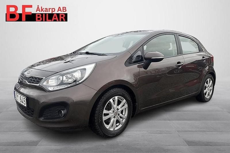 Brun Begagnad 2012 Kia Rio Halvkombi | 79 500 kr (Marknadspris) - Bild 1/3