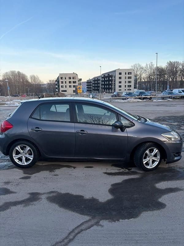 Begagnad Toyota Auris 177 HK (130 kW) 2007 Halvkombi