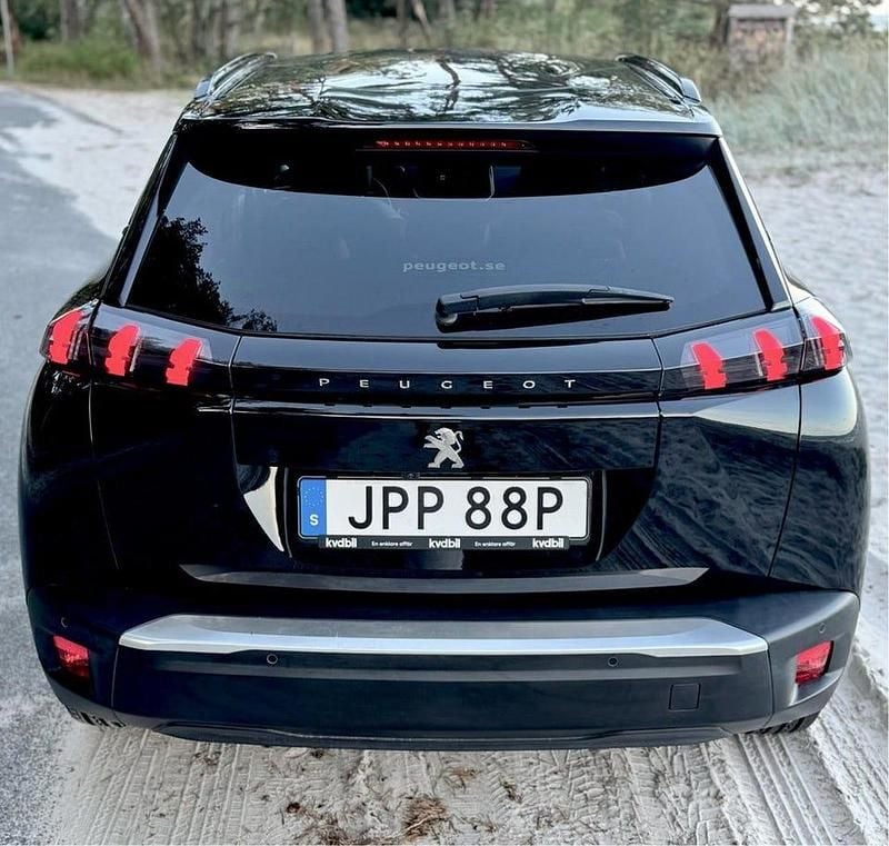 Begagnad Peugeot e-2008 Allure 100 kW (136 HK) 2022 Svart SUV