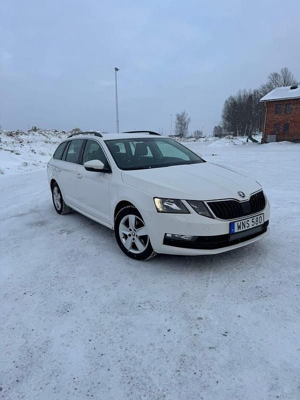 Begagnad 2018 Skoda Octavia Kombi | 115 000 kr (Marknadspris) - Bild 1/4