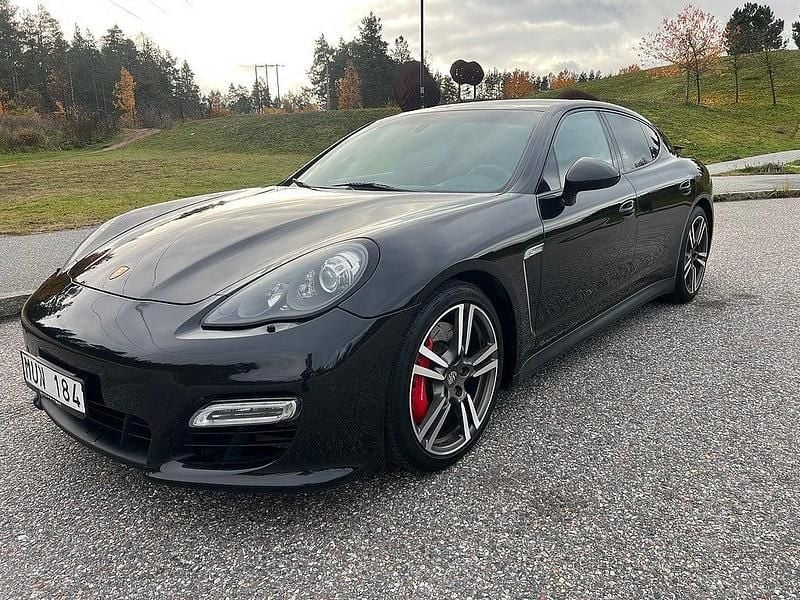 Begagnad Porsche Panamera 430 HK (316 kW) 2012 Svart Halvkombi