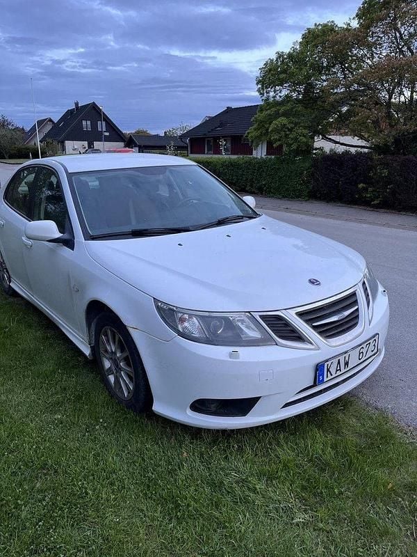 Vit Begagnad 2010 Saab 9-3 Linear Sedan | 45 000 kr (Bra pris) - Bild 1/4