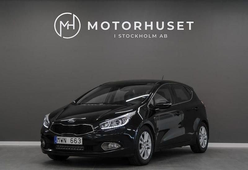 Svart Begagnad 2013 Kia Ceed Halvkombi | 99 900 kr (Marknadspris) - Bild 1/4