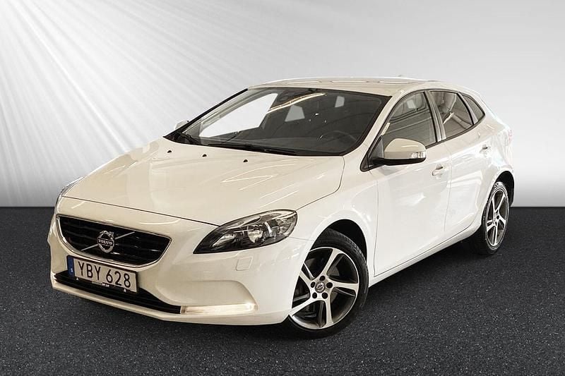 Vit Begagnad 2016 Volvo V40 Kinetic Kombi | 149 900 kr (Marknadspris) - Bild 1/4