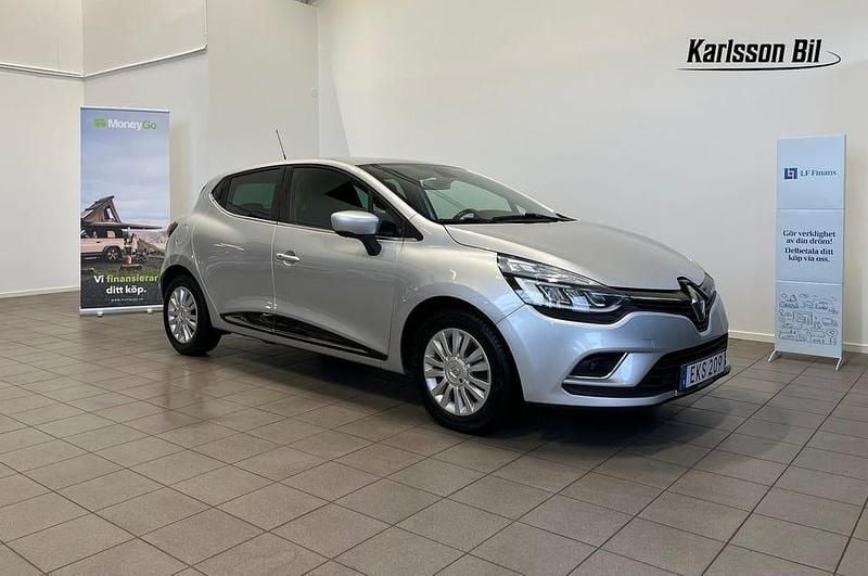 Silver Begagnad 2018 Renault Clio IV Intens Halvkombi | 94 900 kr (Marknadspris) - Bild 1/4