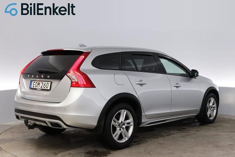 Begagnad Volvo V60 CC Summum 151 HK (111 kW) 2016 Silver Kombi