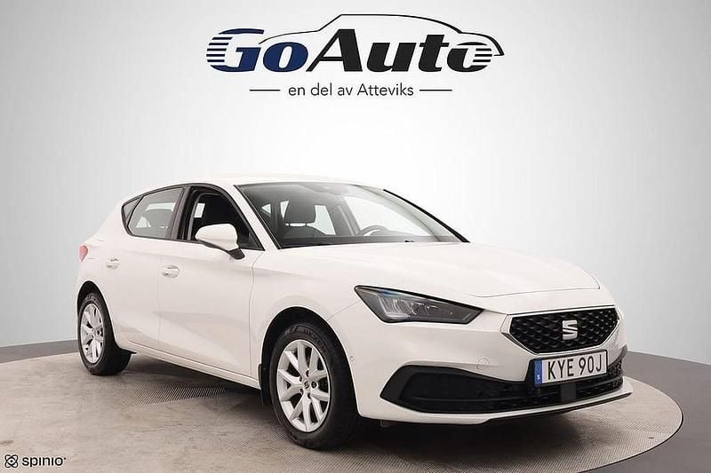 Vit Begagnad 2022 Seat Leon Style Halvkombi | 209 500 kr (Marknadspris) - Bild 1/4