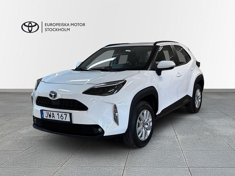 Vit Begagnad 2023 Toyota Yaris Cross Active SUV | 269 900 kr (Marknadspris) - Bild 1/3
