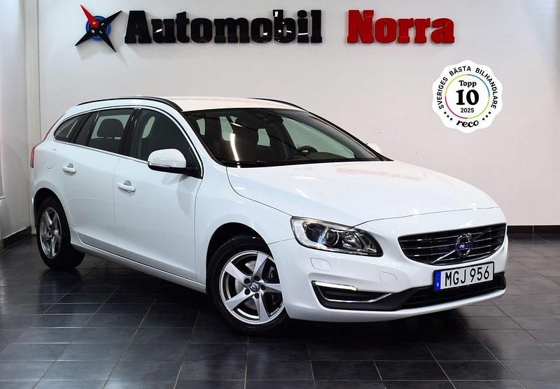 Vit Begagnad 2015 Volvo V60 Momentum Kombi | 172 900 kr (Lite dyr) - Bild 1/2
