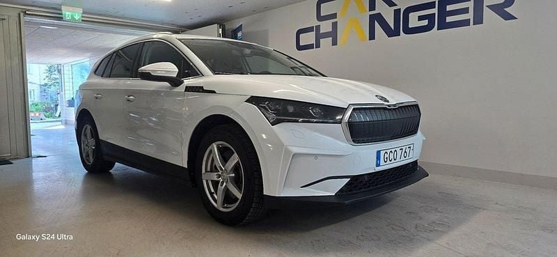 Vit Begagnad 2022 Skoda Enyaq iV SUV | 239 900 kr (Superpris) - Bild 1/4