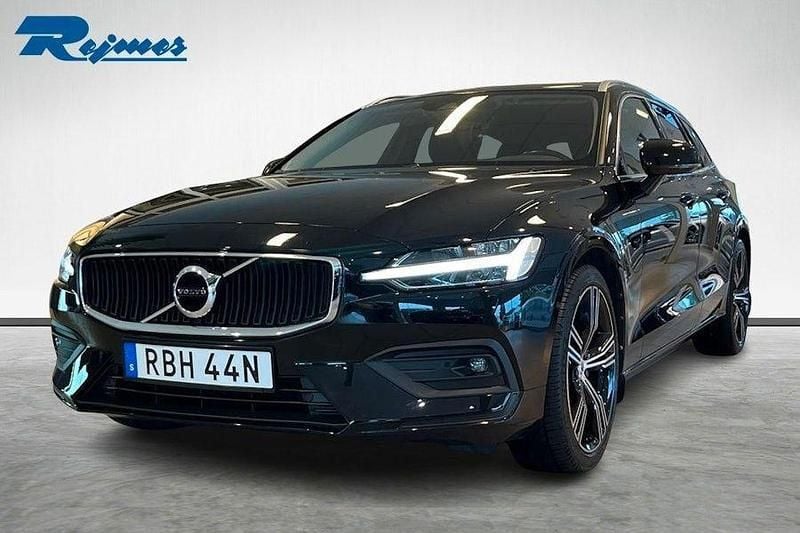Svart Begagnad 2021 Volvo V60 Momentum Kombi | 304 900 kr (Bra pris) - Bild 1/4