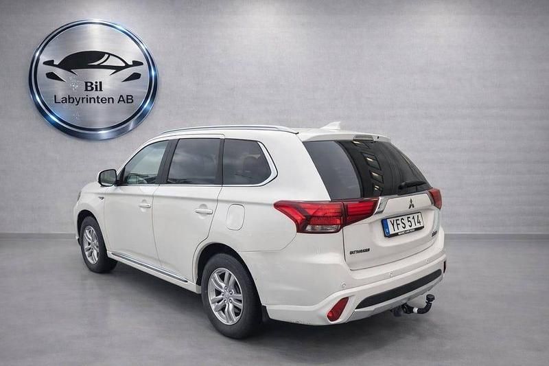 Begagnad Mitsubishi Outlander 203 HK (149 kW) 2016 Vit SUV
