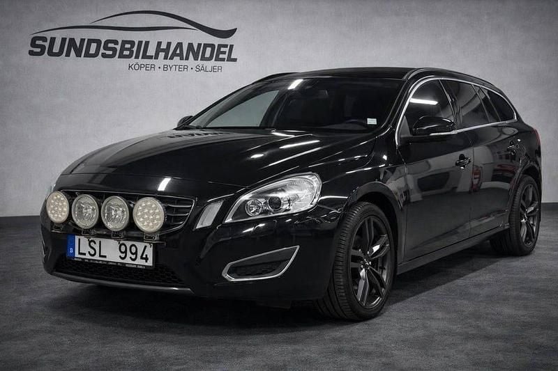 Vit Begagnad 2011 Volvo V60 Summum Kombi | 74 900 kr (Marknadspris) - Bild 1/4