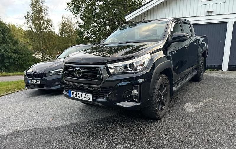 Svart Begagnad 2019 Toyota HiLux Pickup | 349 000 kr (Bra pris) - Bild 1/4