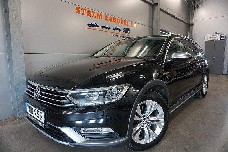 Svart Begagnad 2018 VW Passat Alltrack Kombi | 239 900 kr (Marknadspris) - Bild 1/4