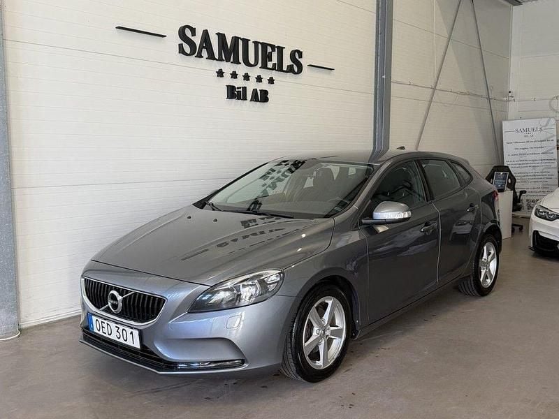 Grå Begagnad 2016 Volvo V40 Kombi | 114 900 kr (Superpris) - Bild 1/4
