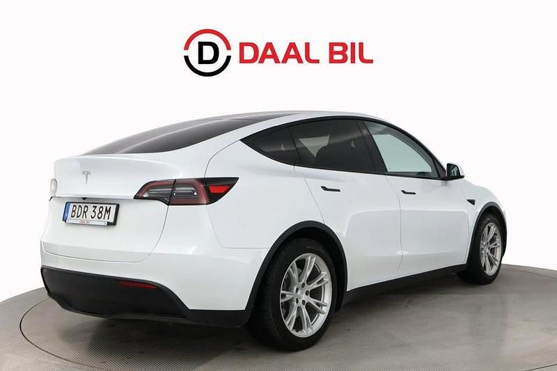 Begagnad Tesla Model Y Standard Range 219 kW (299 HK) 2022 Vit SUV