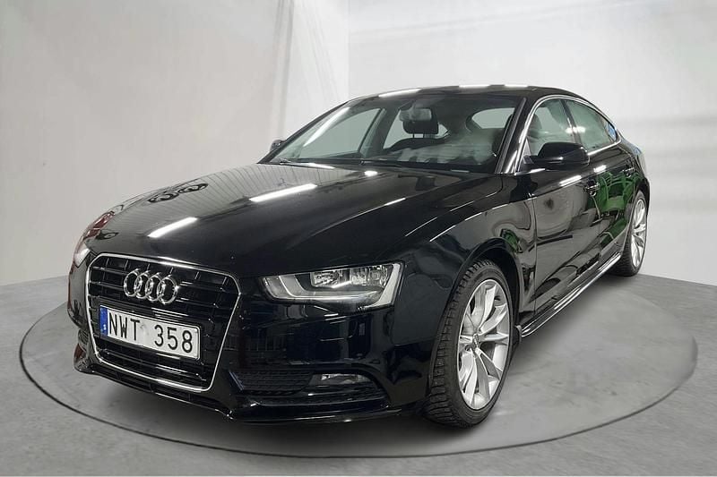 Svart Begagnad 2014 Audi A5 Sportback Halvkombi | 106 000 kr (Marknadspris) - Bild 1/4