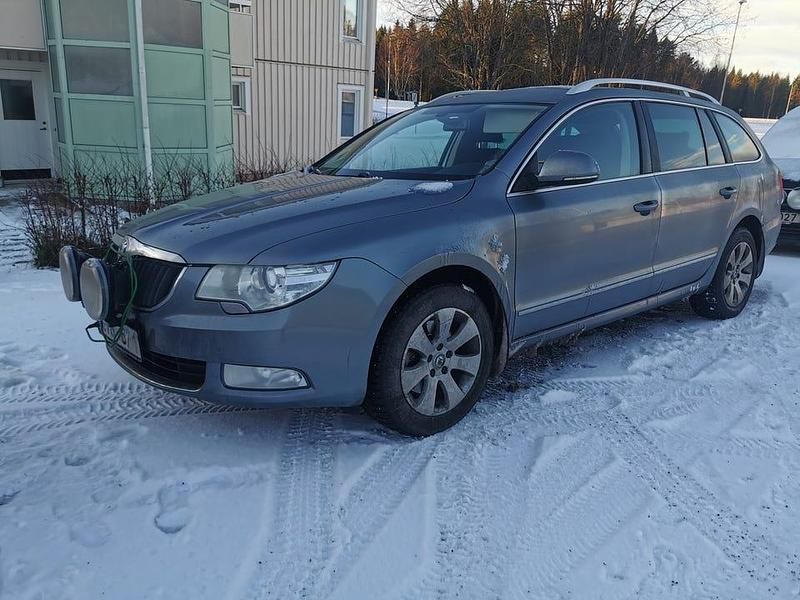 Begagnad 2011 Skoda Superb Kombi | 55 000 kr (Marknadspris) - Bild 1/4