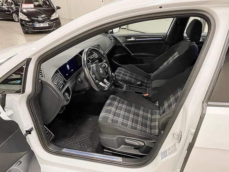 Begagnad VW Golf VII GTE 150 HK (110 kW) 2020 Vit Kombi