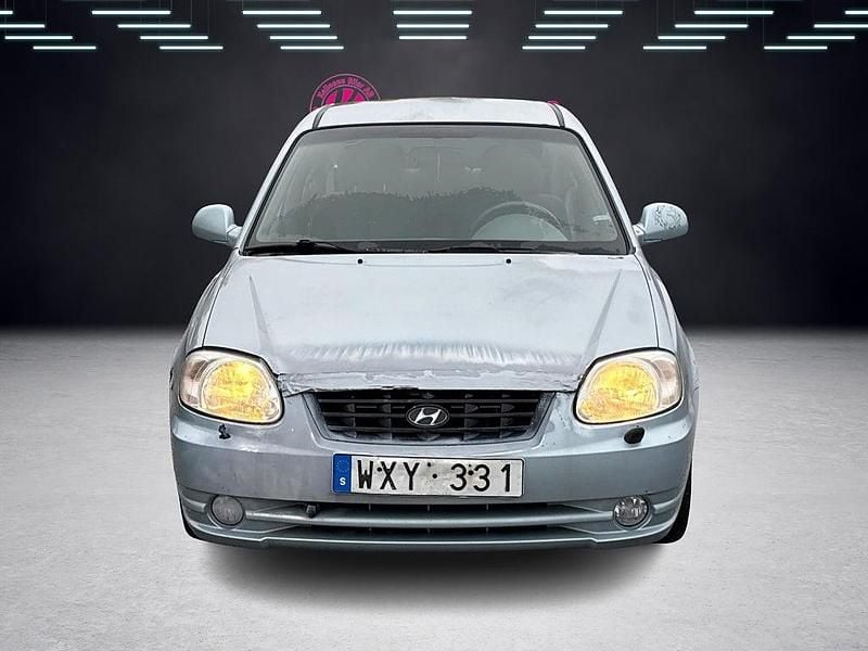 Begagnad Hyundai Accent 105 HK (77 kW) 2005 Ljusblå Halvkombi