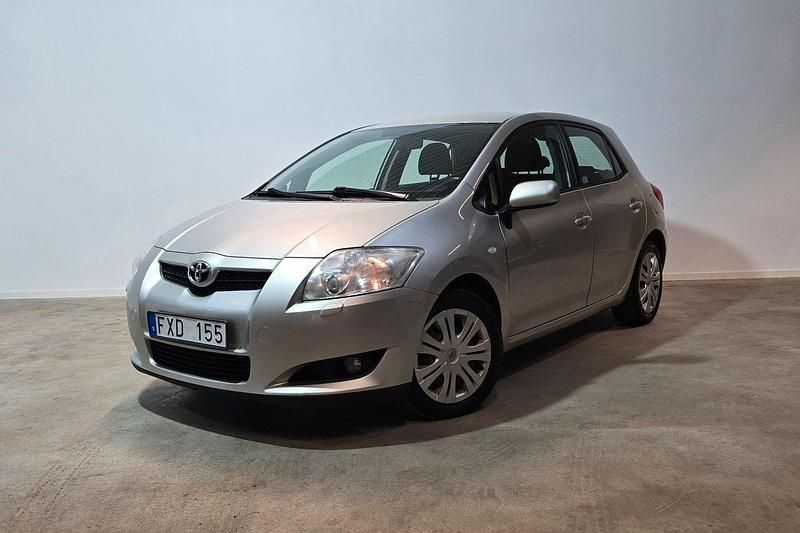 Silver Begagnad 2007 Toyota Auris Halvkombi | 47 700 kr (Marknadspris) - Bild 1/4