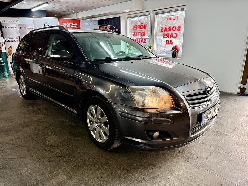 Begagnad Toyota Avensis 147 HK (108 kW) 2007 Grå Kombi