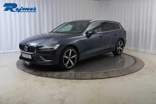 Mörkblå Begagnad 2022 Volvo V60 Core Kombi | 349 900 kr (Marknadspris) - Bild 1/4