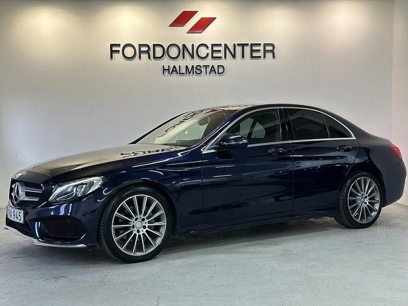 Mörkblå Begagnad 2016 Mercedes C220 AMG line Sedan | 199 900 kr (Marknadspris) - Bild 1/4