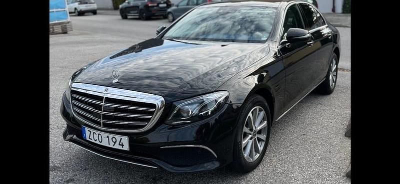 Svart Begagnad 2018 Mercedes 220 Sedan | 230 000 kr - Bild 1/4