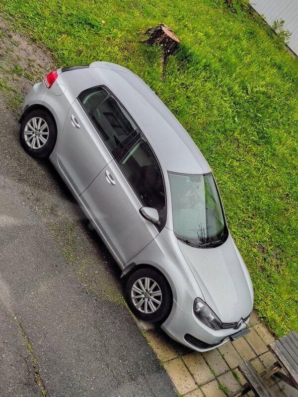 Silver Begagnad 2009 VW Golf VI Halvkombi | 60 000 kr (Bra pris) - Bild 1/4