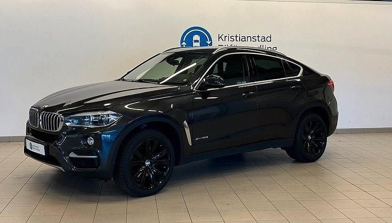 Grå Begagnad 2016 BMW X6 Comfort Edition SUV | 329 900 kr (Bra pris) - Bild 1/4