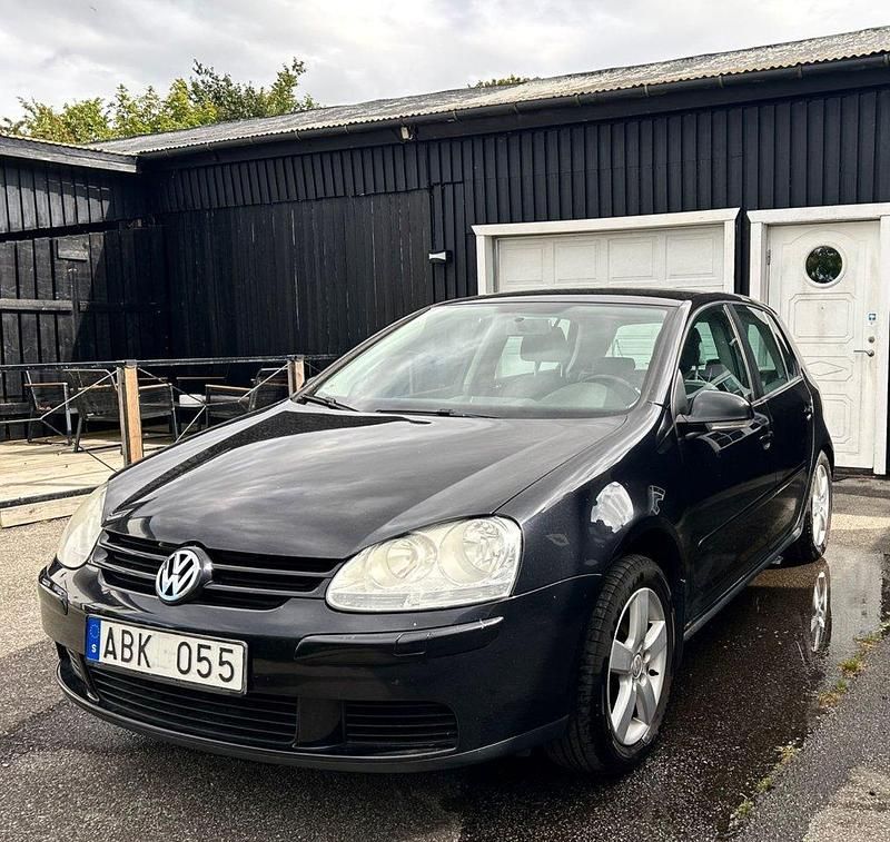 Svart Begagnad 2006 VW Golf V Sportline Halvkombi | 24 900 kr (Marknadspris) - Bild 1/4