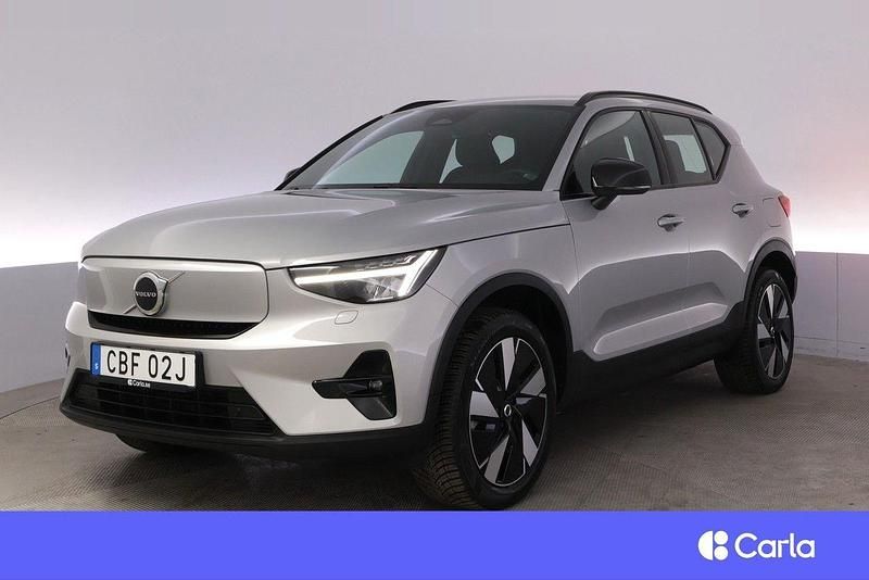 Silver Begagnad 2024 Volvo XC40 Plus SUV | 471 900 kr (Marknadspris) - Bild 1/3
