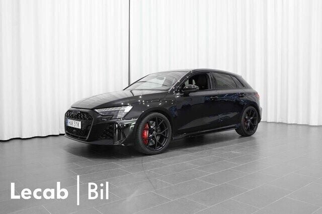 Mytsvart metallic Ny 2025 Audi RS3 Sportback Halvkombi | 709 500 kr (Marknadspris) - Bild 1/4