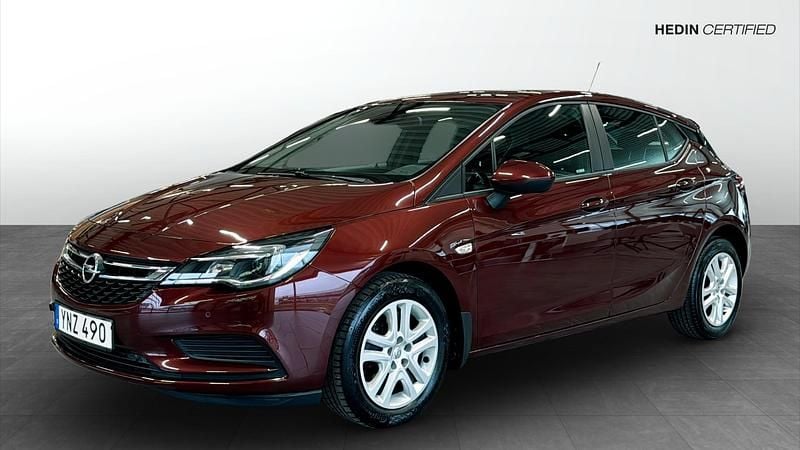 Röd Begagnad 2018 Opel Astra Halvkombi | 134 900 kr (Lite dyr) - Bild 1/4