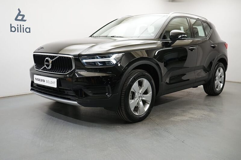 Svart Begagnad 2022 Volvo XC40 Momentum SUV | 269 900 kr (Marknadspris) - Bild 1/3