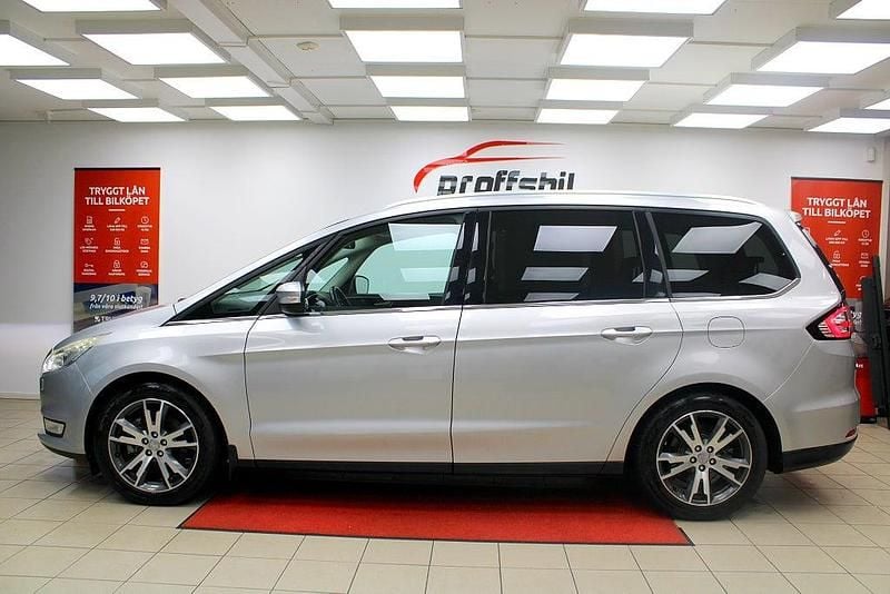 Grå Begagnad 2015 Ford Galaxy Titanium Minibuss | 169 500 kr (Marknadspris) - Bild 1/4
