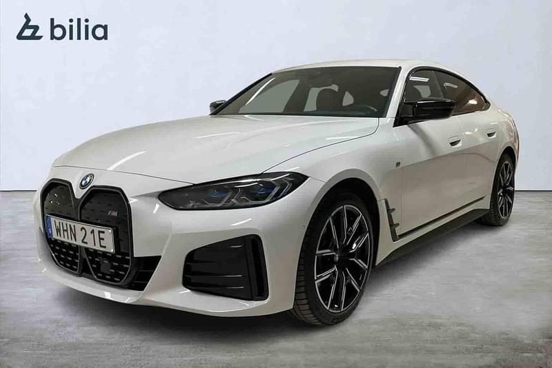 Vit Begagnad 2023 BMW i4 Shadowline Sedan | 609 800 kr (Marknadspris) - Bild 1/1