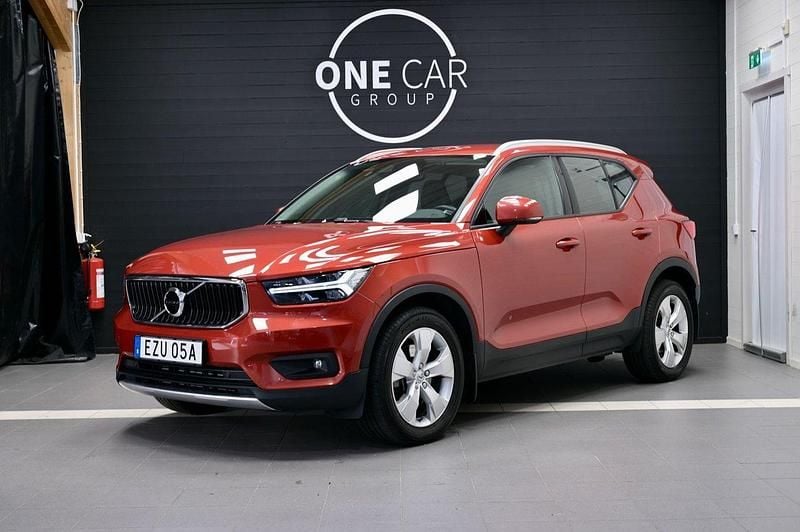 Röd Begagnad 2020 Volvo XC40 Momentum SUV | 319 800 kr (Marknadspris) - Bild 1/4