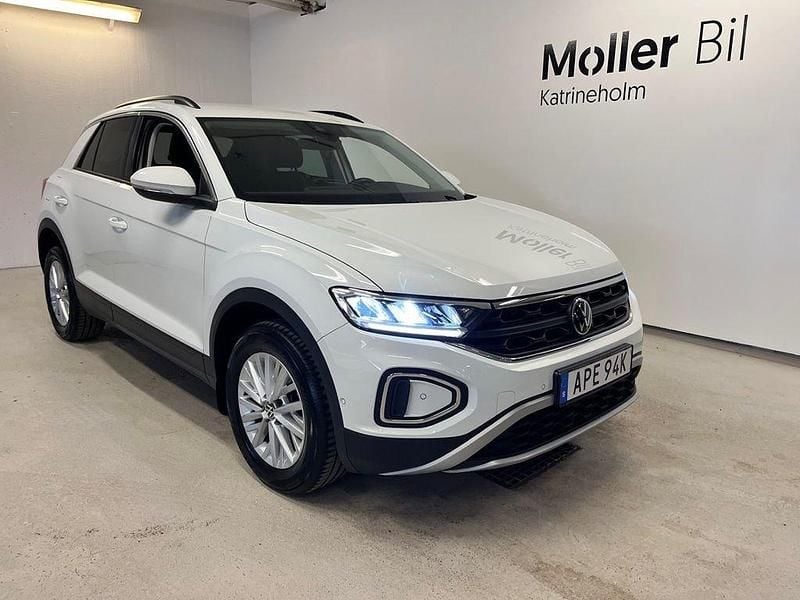 Vit (pure white) Begagnad 2022 VW T-Roc Life SUV | 209 000 kr (Bra pris) - Bild 1/4